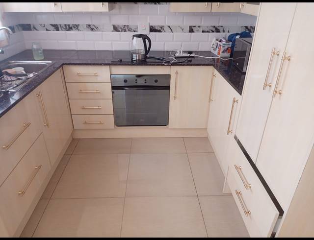 2 BEDROOM DUPLEX FOR SALE IN VAN RIEBEECK PARK